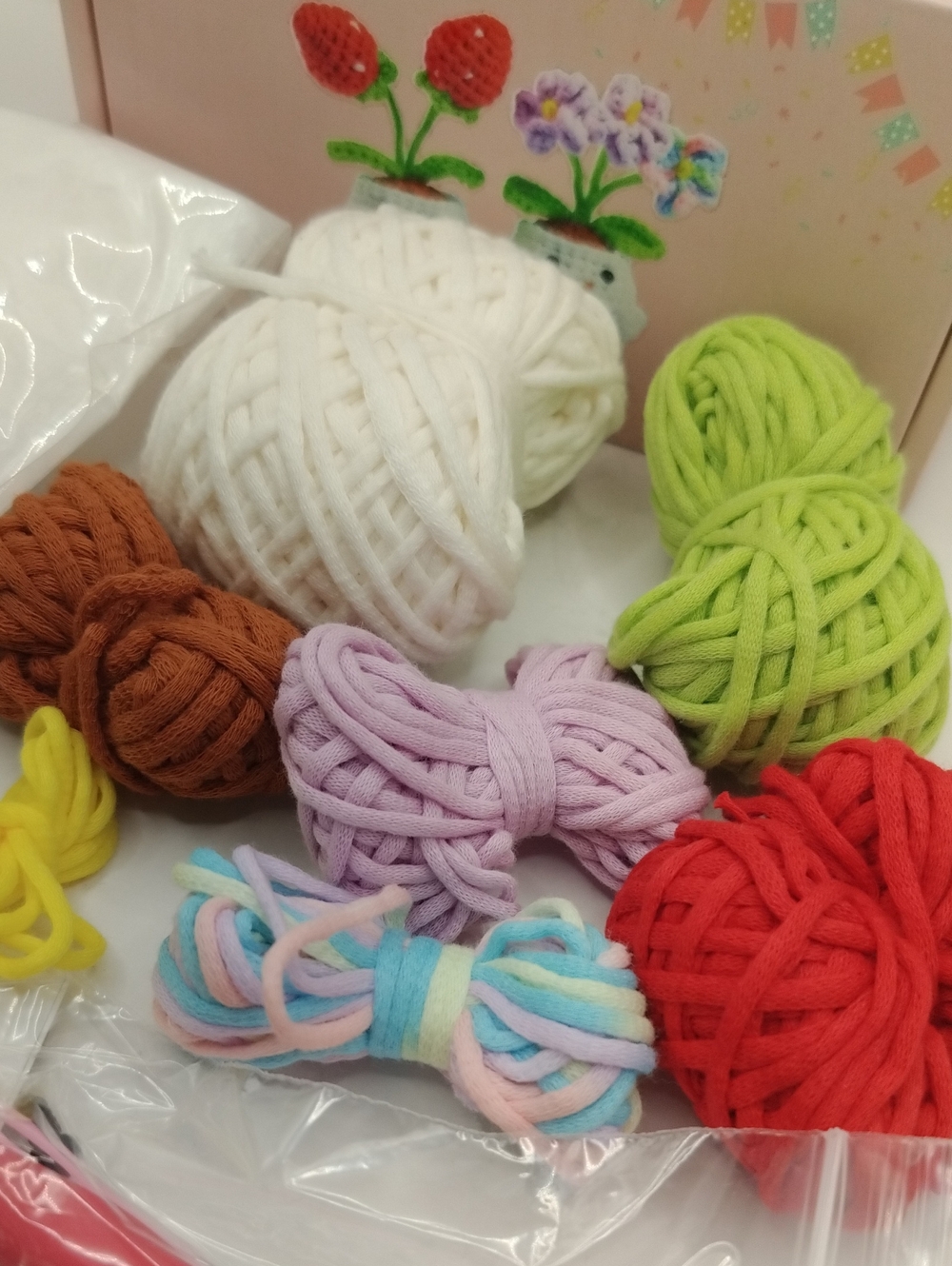Emotional Support Amigurumi Strawberry Flowers Crochet Kit DIY 5-inch Mini Craft - Picture 7 of 12